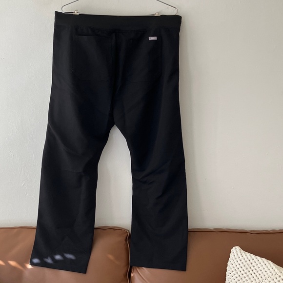 NWT FIGS • Livingston Basic Scrub Pant in Black Petite - Picture 8 of 10
